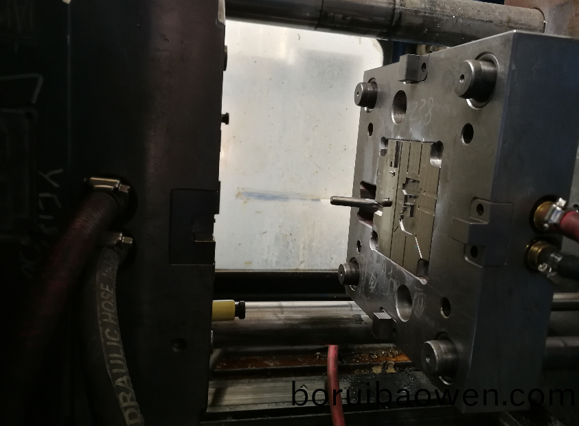 塑(su)膠(jiao)糢(mo)具(ju) 塑(su)膠糢(mo)具