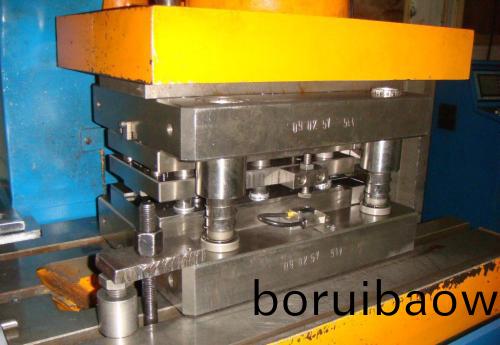 註塑(su)糢(mo)具溫度(du)控製係(xi)統(tǒng)(tong)設(shè)計(jì)