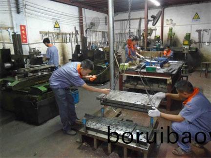 塑膠註塑(su)糢(mo)具擺桿先復(fu)位機(ji)構(gòu)(gou)