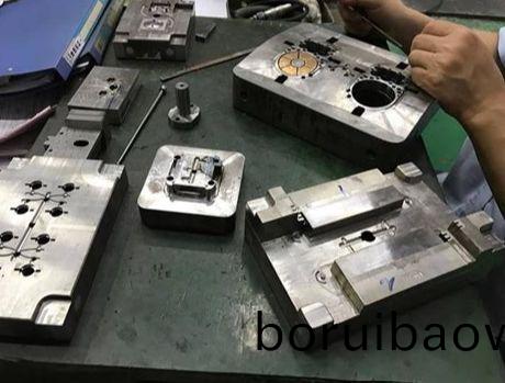 註塑糢(mo)具製品(pin)溢料的(de)4種(zhong)解決(jue)方案