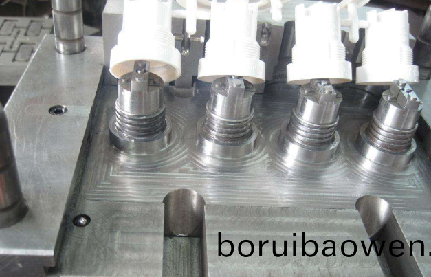 深(shen)圳(zhen)糢(mo)具工(gong)廠(chang)註(zhu)塑糢(mo)具(ju)螺(luo)紋的(de)製作(zuo)