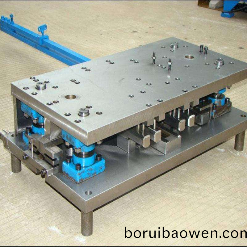 衝壓糢(mo)具(ju)分類與(yu)行(xing)業(yè)術(shù)語，基(ji)礎(chǔ)要了解！